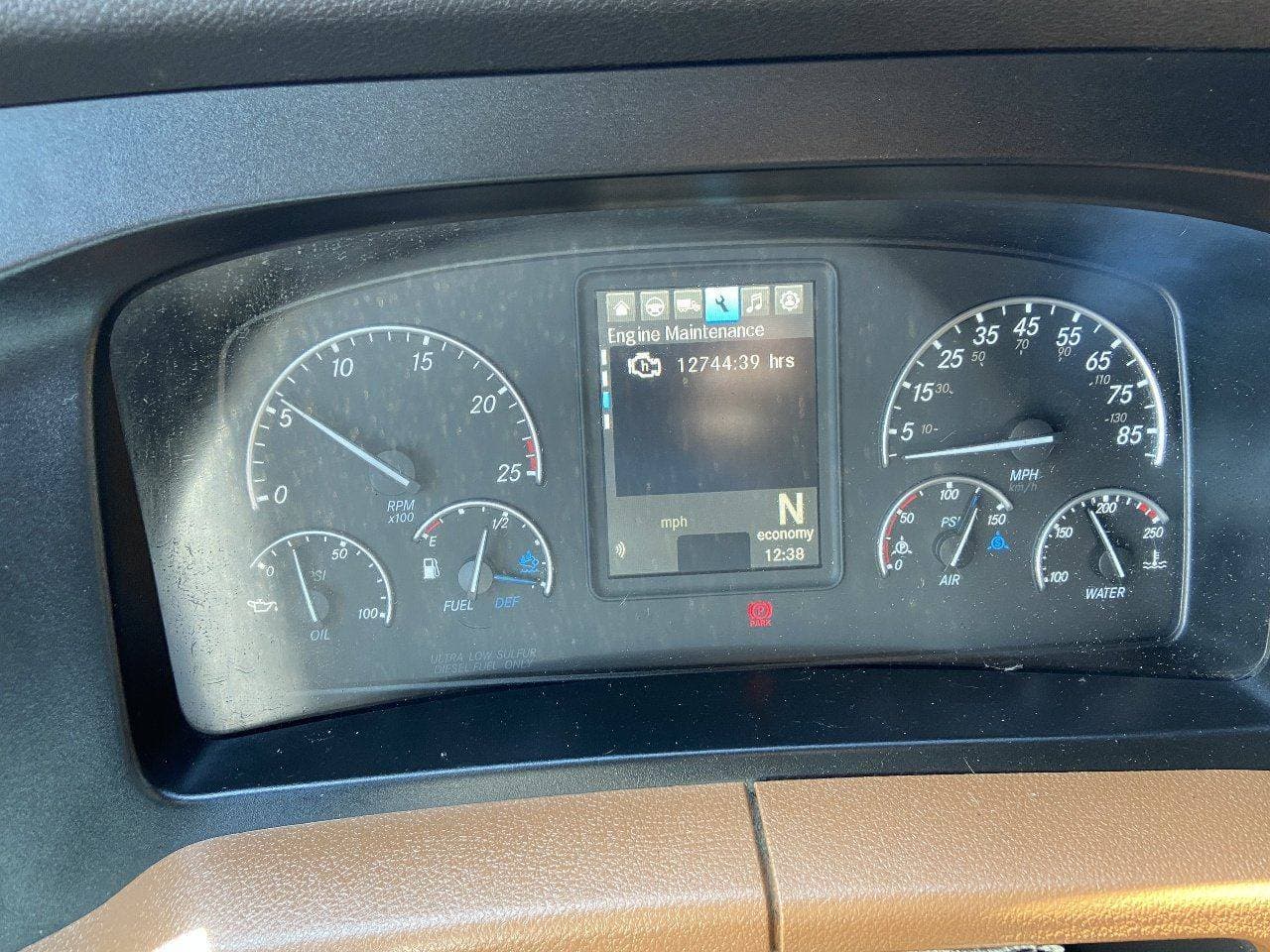 2021 FREIGHTLINER Cascadia CA126 Tandem Axle Sleeper image 11