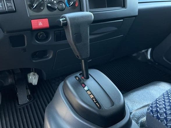 2024 Isuzu NPR HD image 28