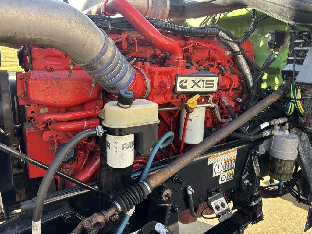 Used 2022 PETERBILT 389 image 6