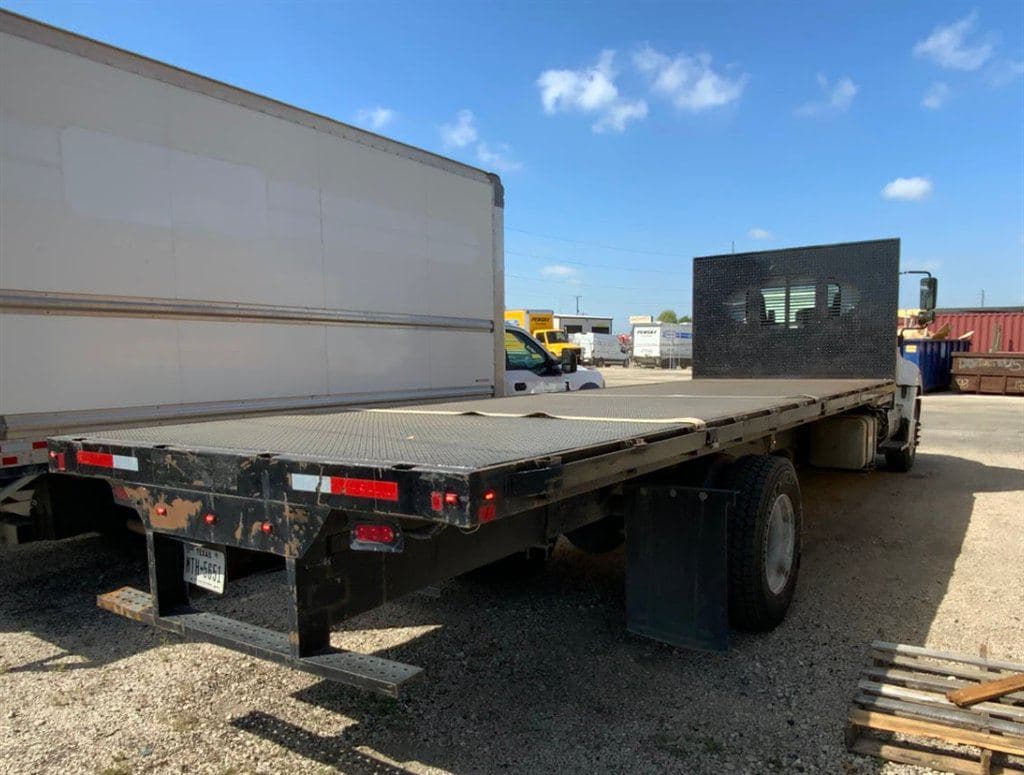 2020 Hino 268 image 4