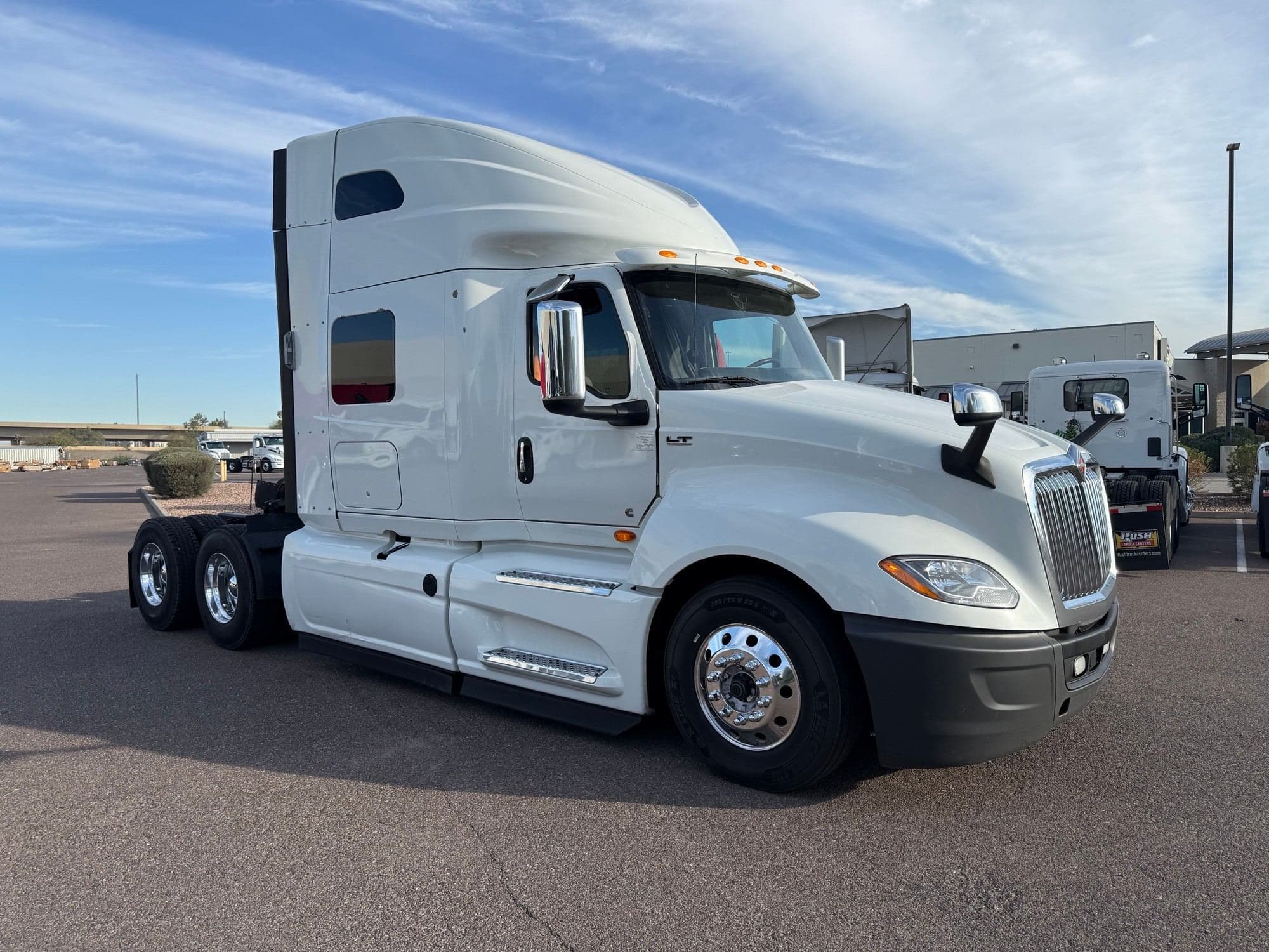 2020 International LT625 image 7