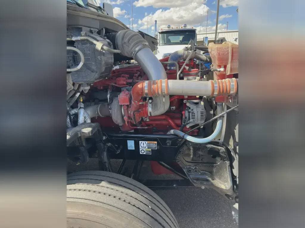 2022 Peterbilt 579 image 3