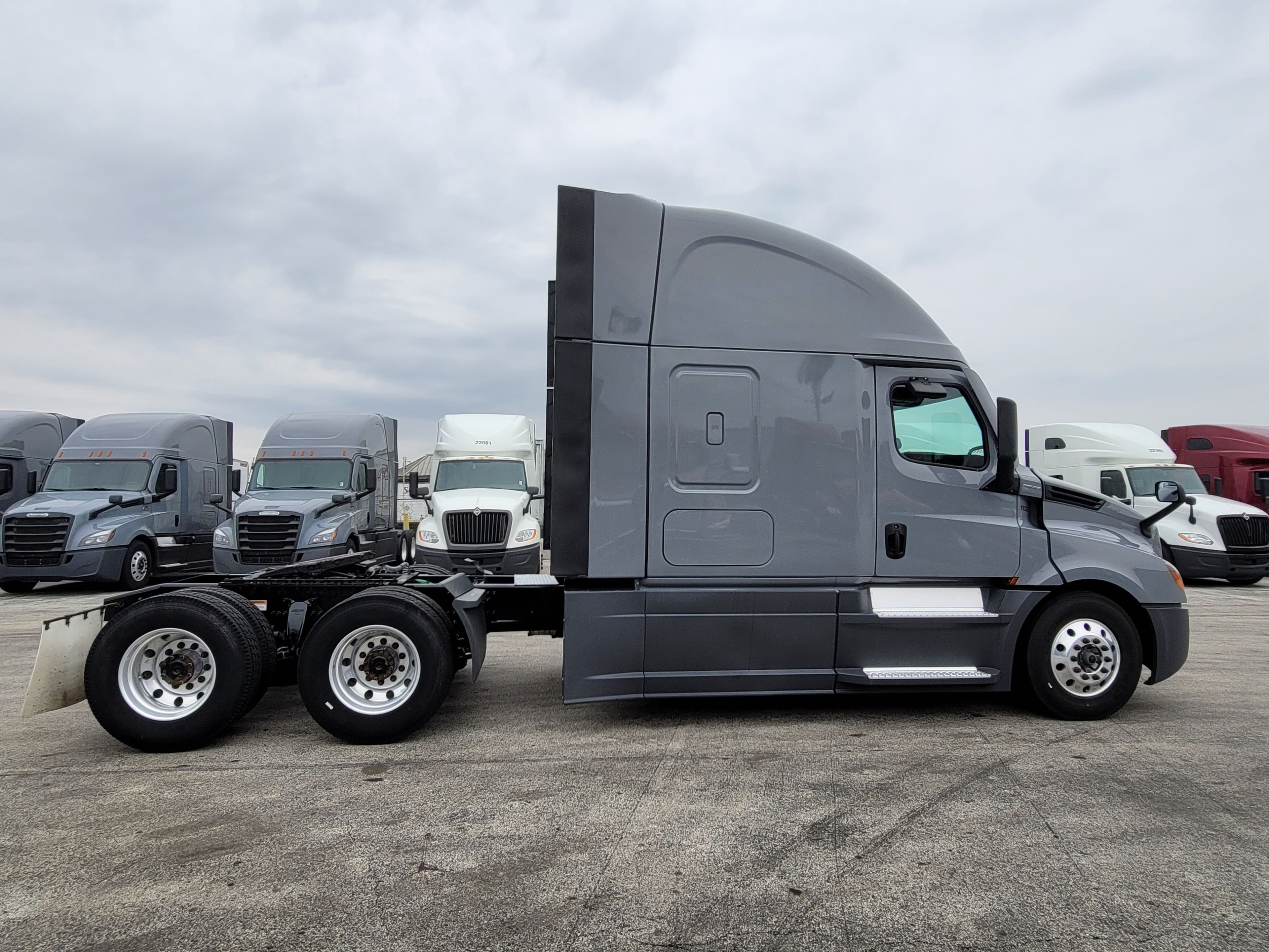 2023 Freightliner Cascadia 126 image 4