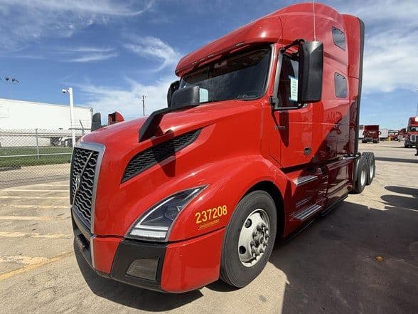 2023 Volvo VNL64T760 image 1