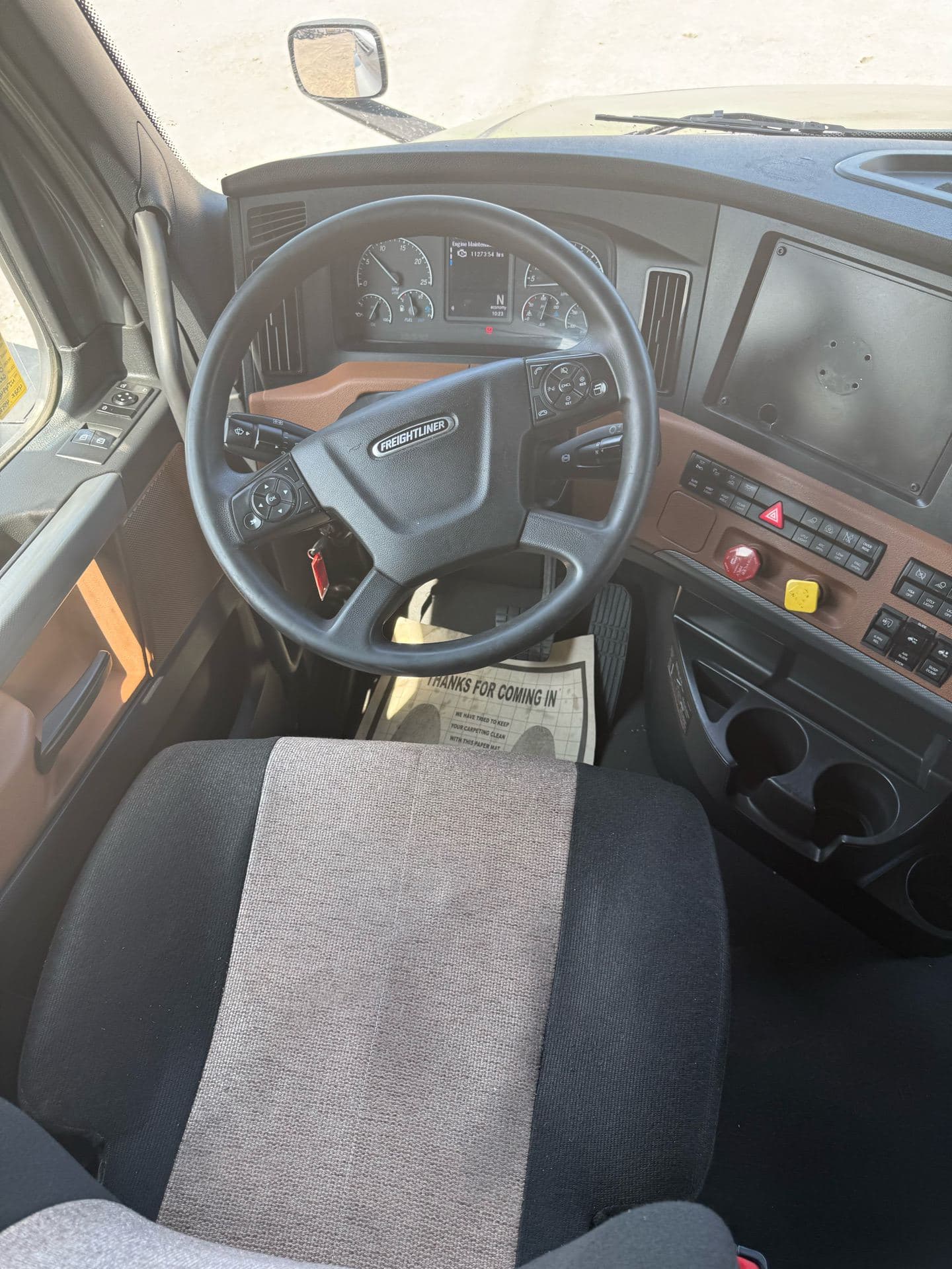 2022 Freightliner - 438k - 11,270 Hours image 20