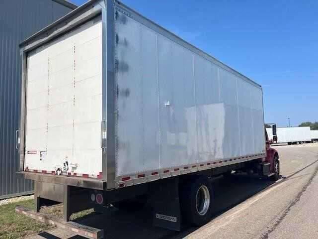 2021 Freightliner M2 image 7
