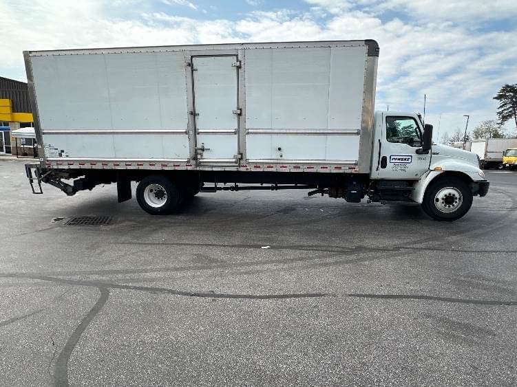 2022 International MV607 Box Truck - 220HP, 6 Speed Automatic, Roll up Door image 15
