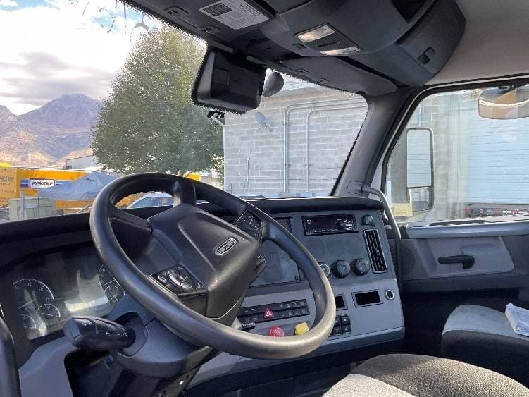 2021 Freightliner Cascadia image 9