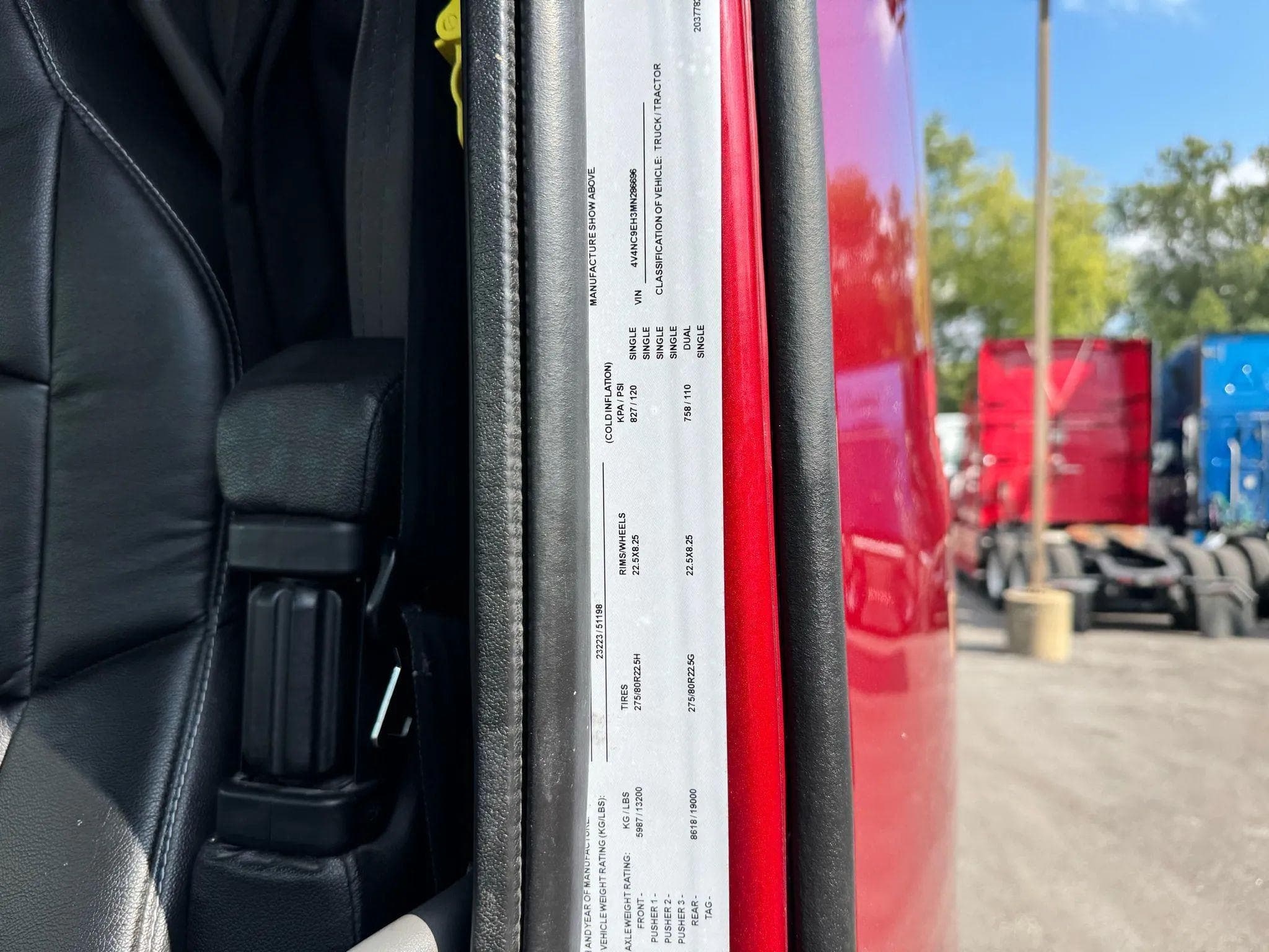 2021 Volvo VNL image 57