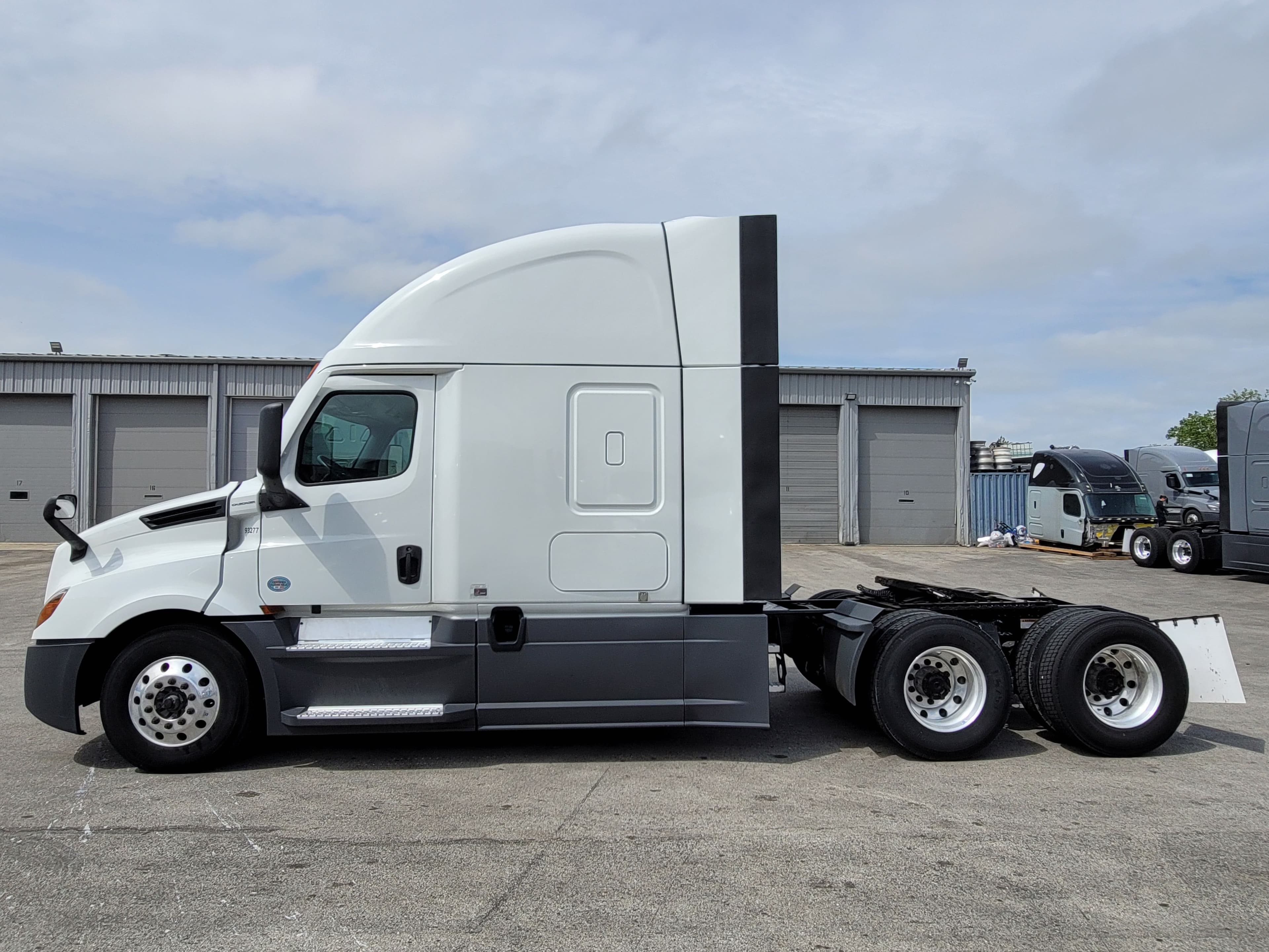2023 Freightliner Cascadia 126 image 2