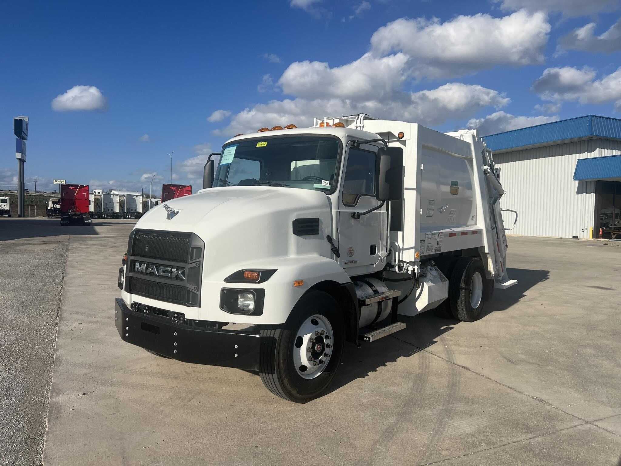 New 2024 MACK MD6 Garbage Truck image 1