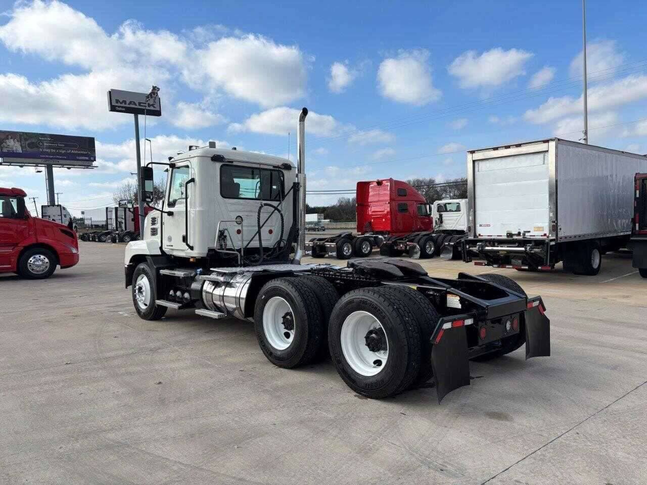 Used 2020 MACK ANTHEM Conventional - Day Cab in Fort Worth, TX image 8