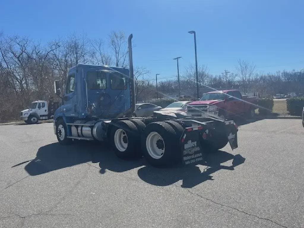 2019 Freightliner Cascadia 113 image 11