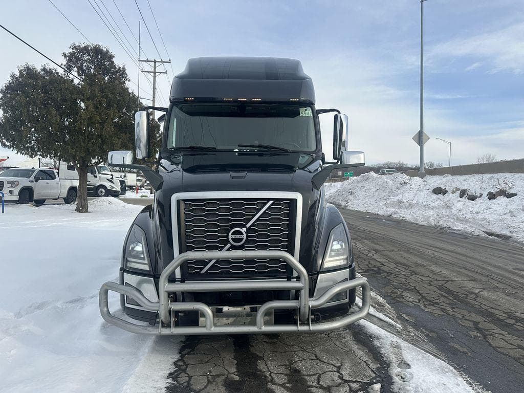 2021 Volvo VNL image 8