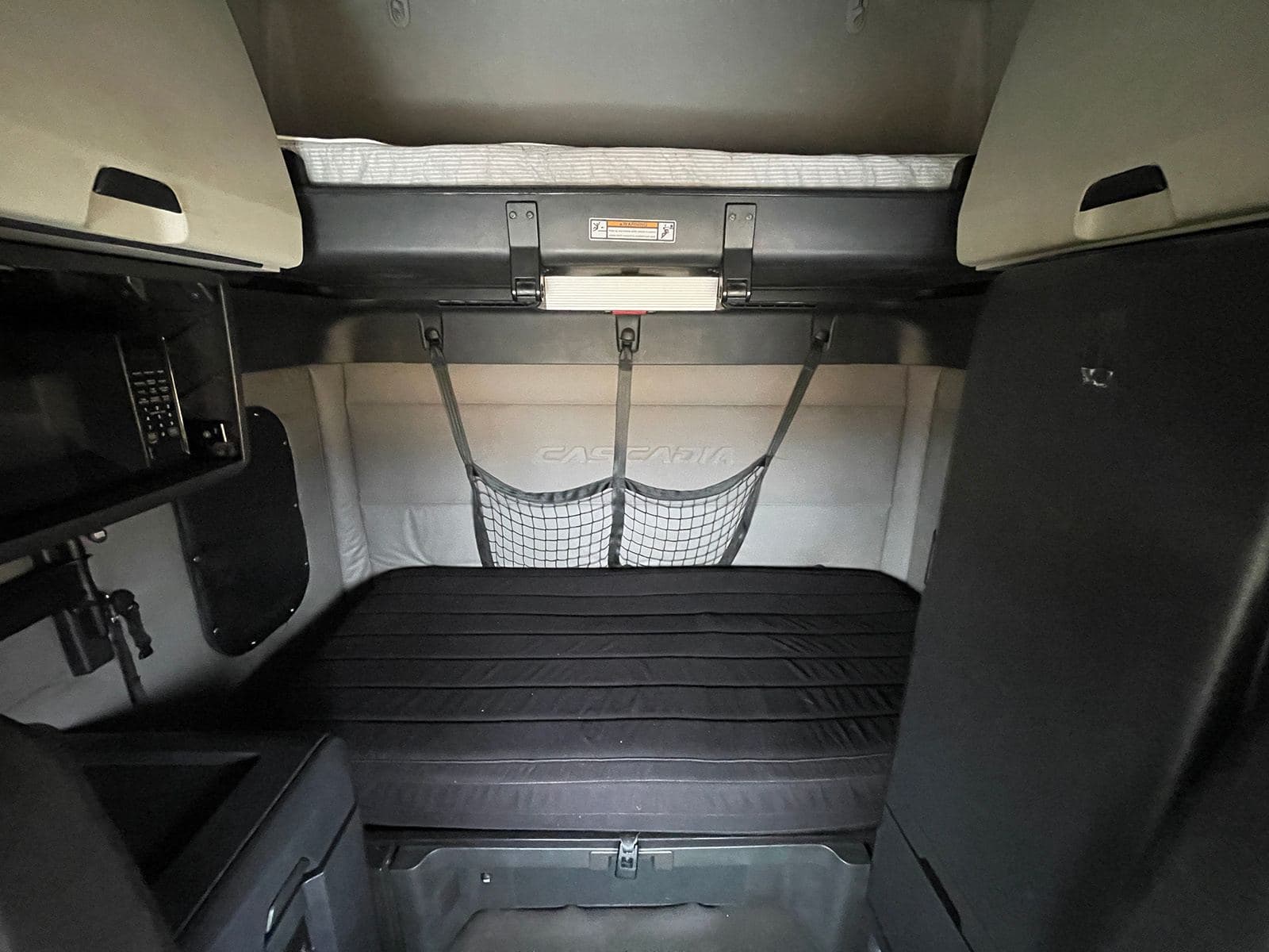 2020 Freightliner Cascadia 126 image 11