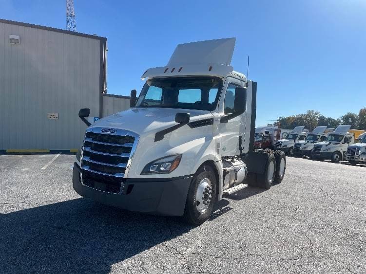 2019 Freightliner Cascadia 126 Day Cab Truck - 435HP, 12 Speed Automatic image 3