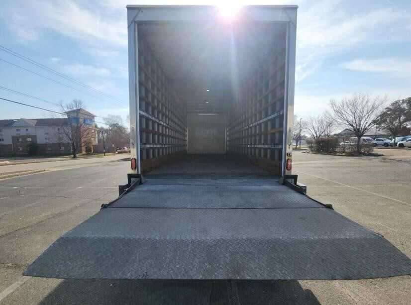 2023 Freightliner M2 image 1