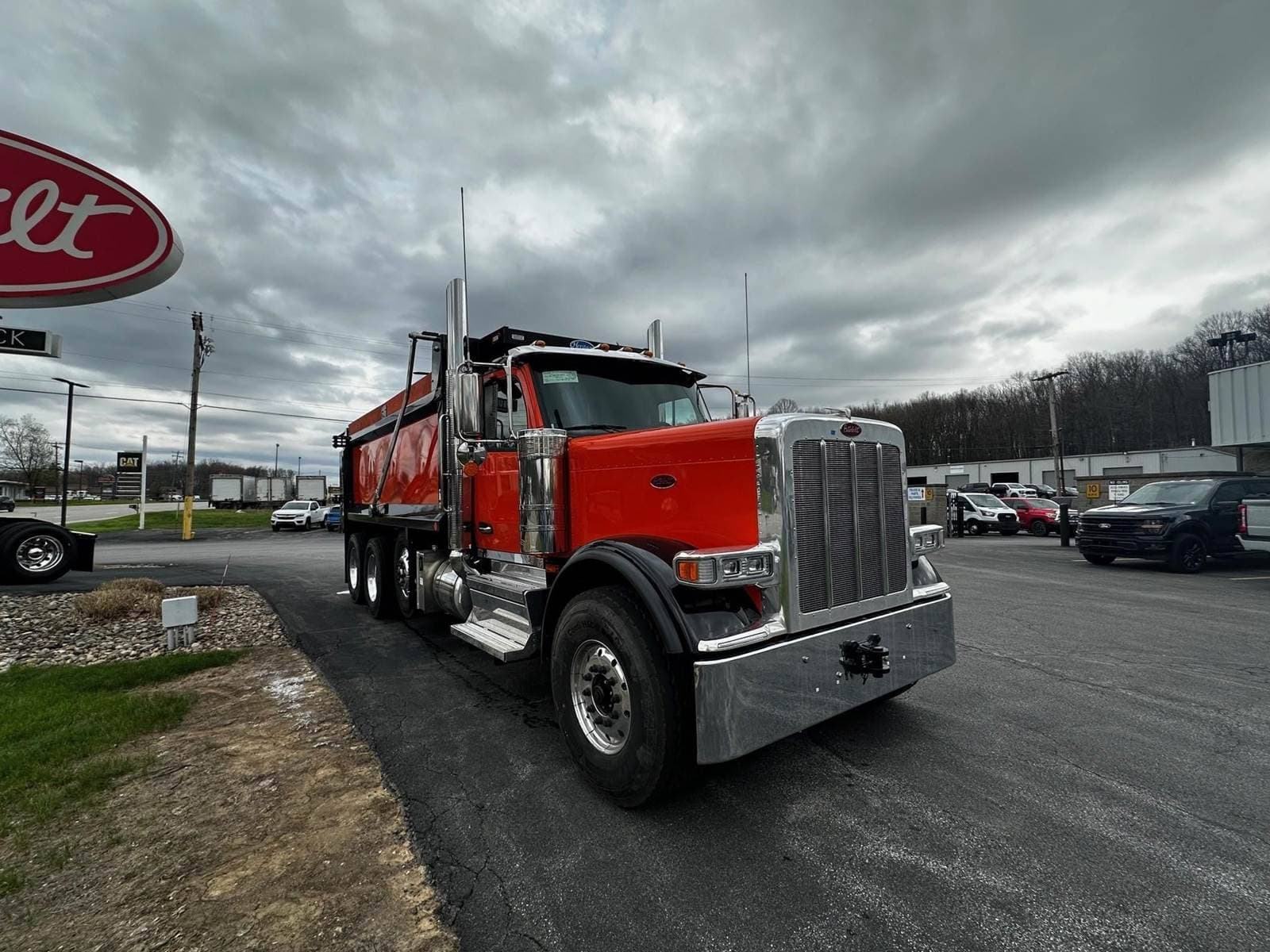 2027 Peterbilt 589 image 7