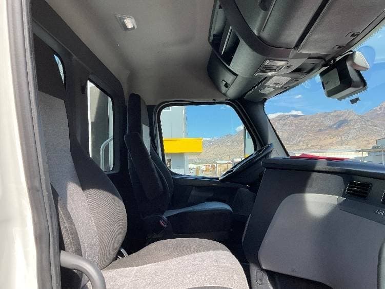 2021 Freightliner Cascadia image 8