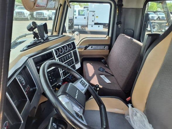 2020 Mack GRANITE 64FT image 15