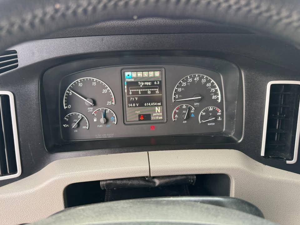 2020 Freightliner Cascadia image 9