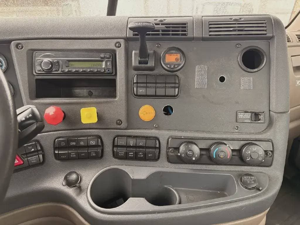 2017 Freightliner Cascadia 113 image 7