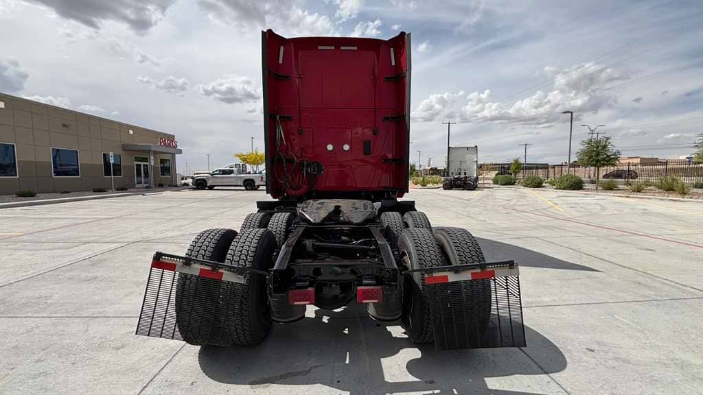 Used 2021 INTERNATIONAL LT625 image 5
