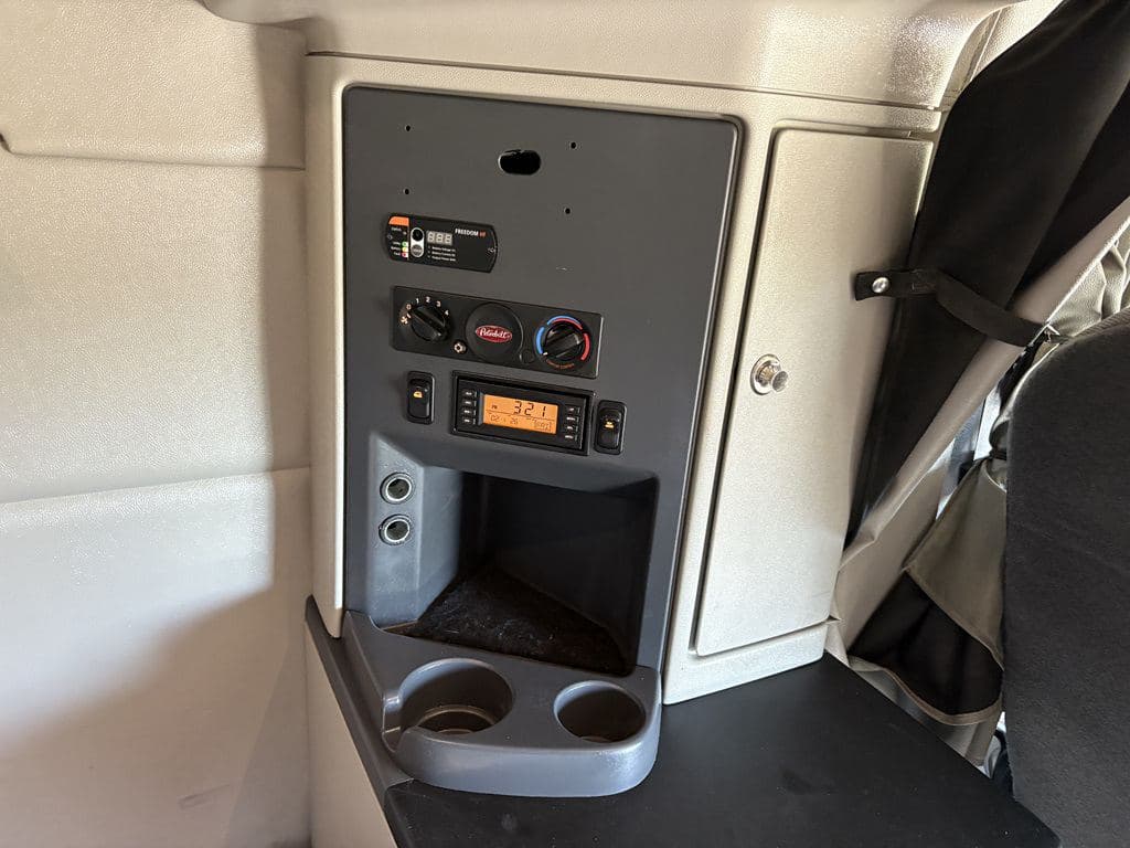 Used 2018 PETERBILT 579 image 28