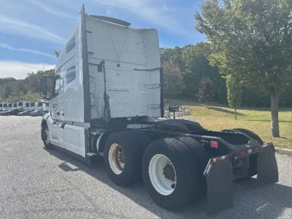 2022 Volvo VNL image 4