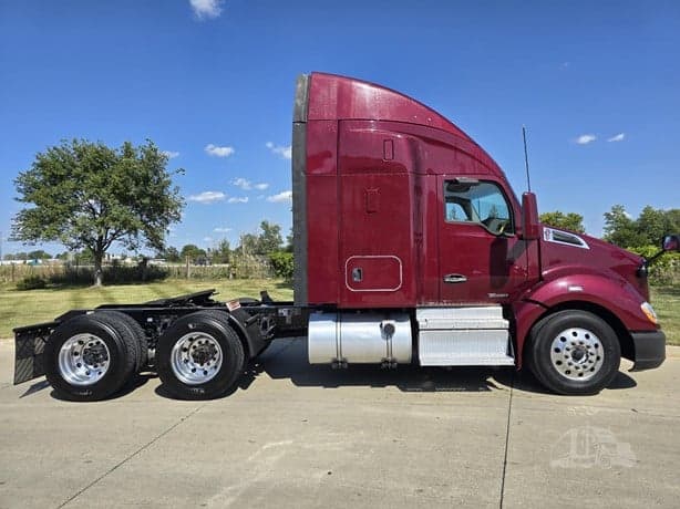 2021 Kenworth T680 image 3