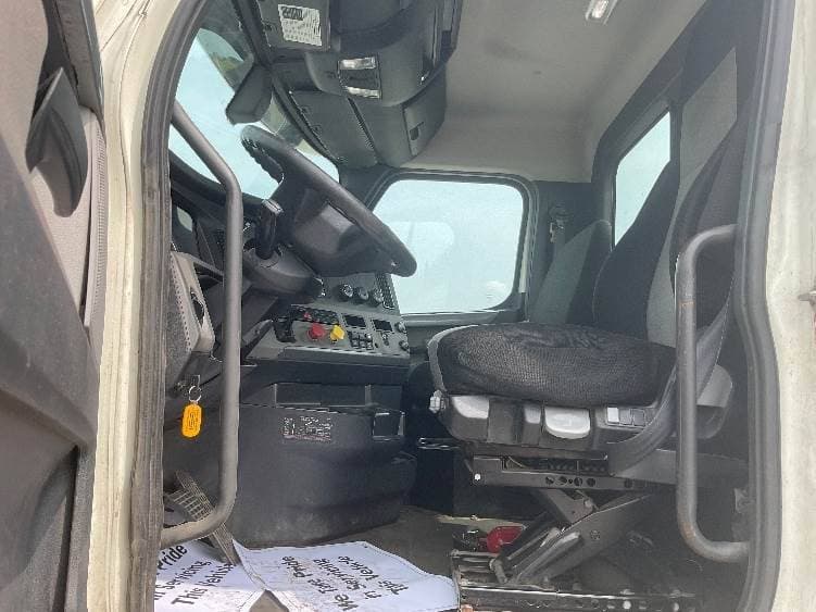 2018 Freightliner Cascadia image 8