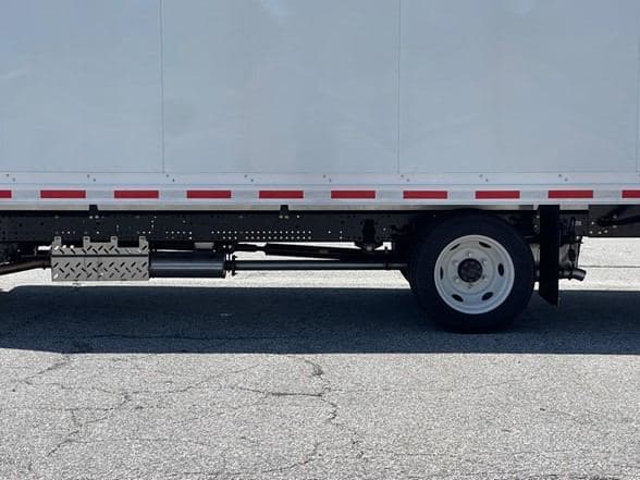 2025 Isuzu NRR image 9