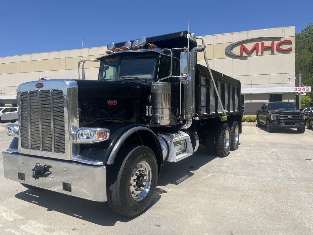 Used 2024 PETERBILT 389 image 2