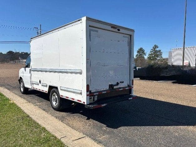 2021 GMC Commercial Vans image 4