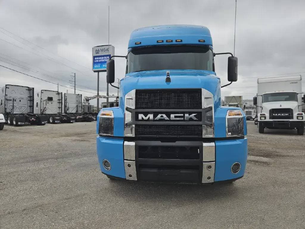 Used 2020 MACK Conventional - Sleeper Truck image 2