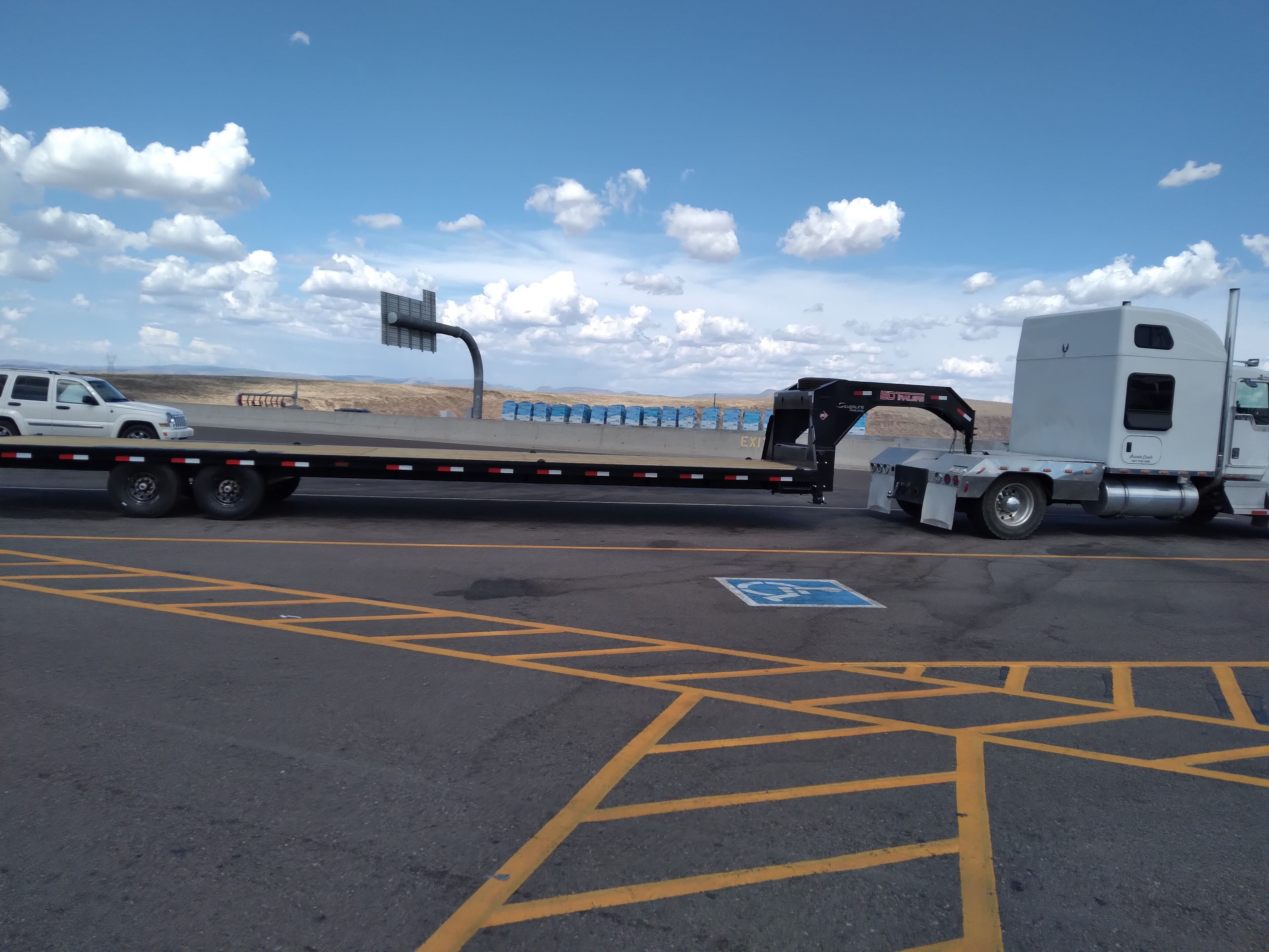 2001 Kenworth T300 image 2