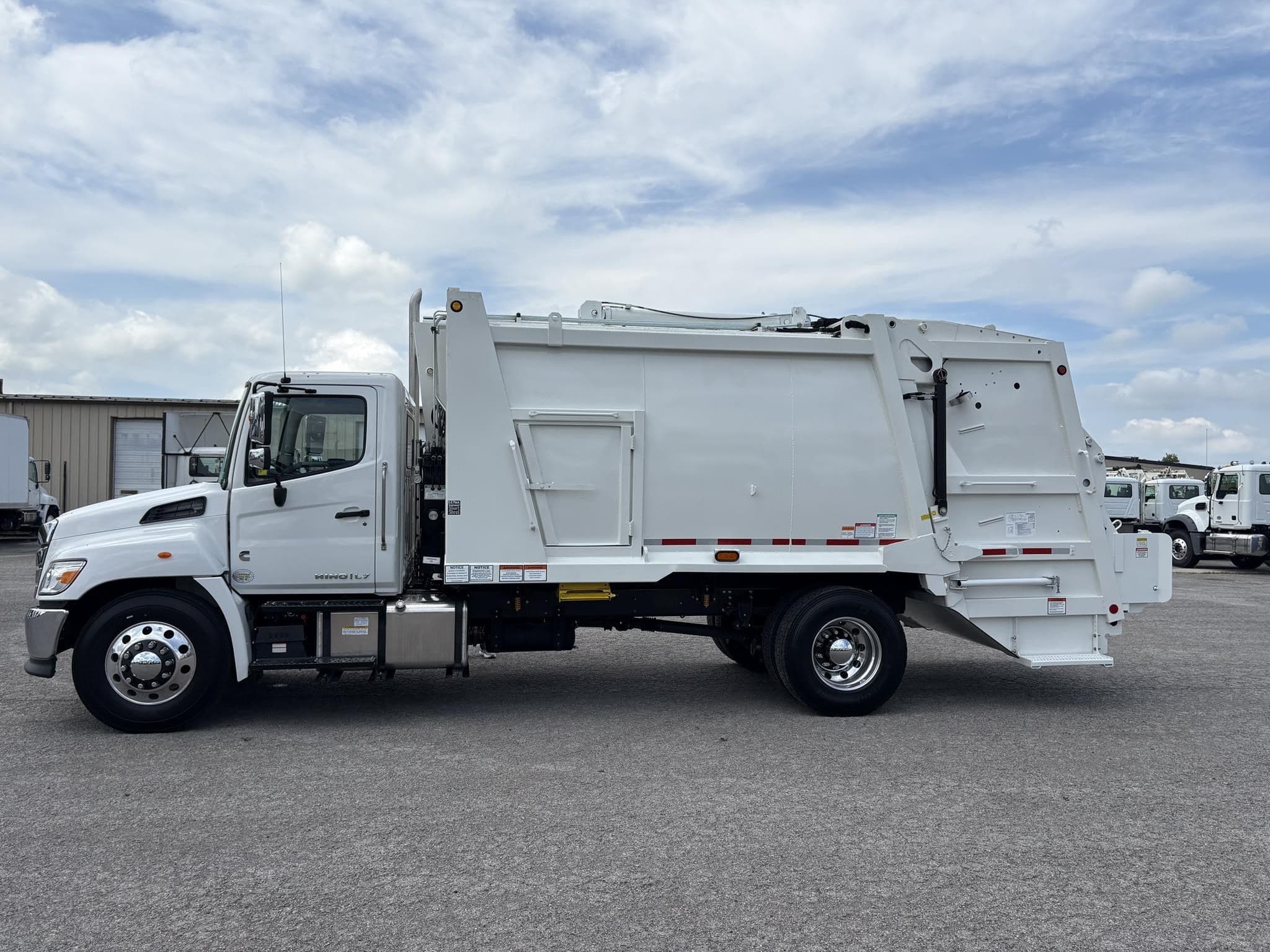 2025 HINO L7 119803 image 3