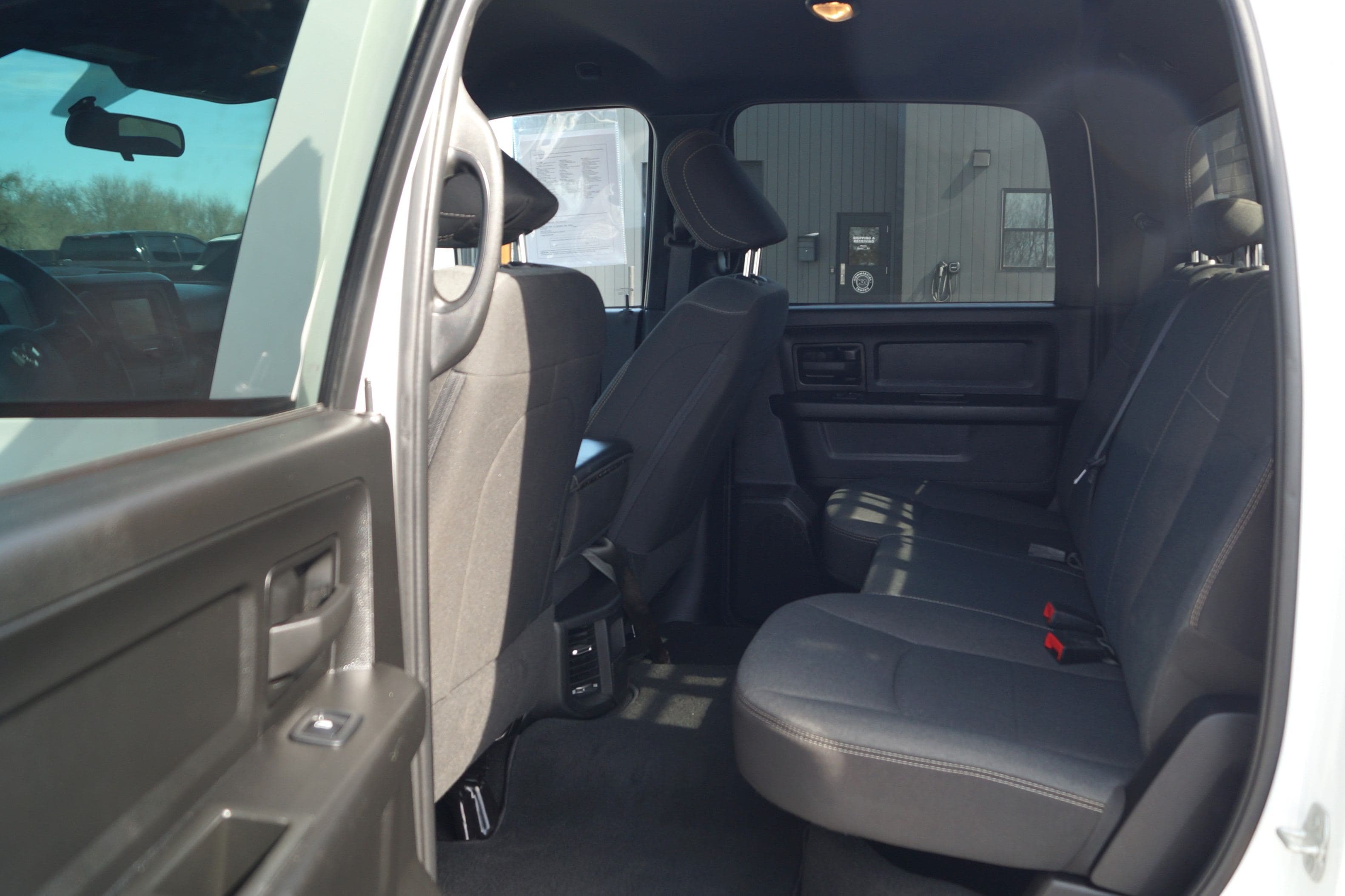 2023 RAM 2500 Tradesman - 8ft Flatbed - 4WD 6.7L I6 Cummins image 17