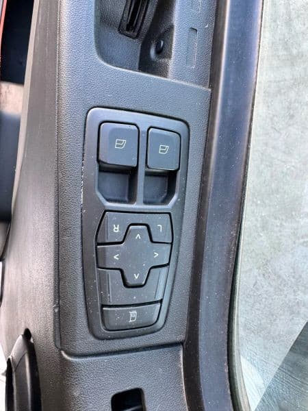 2020 Volvo VNL image 27