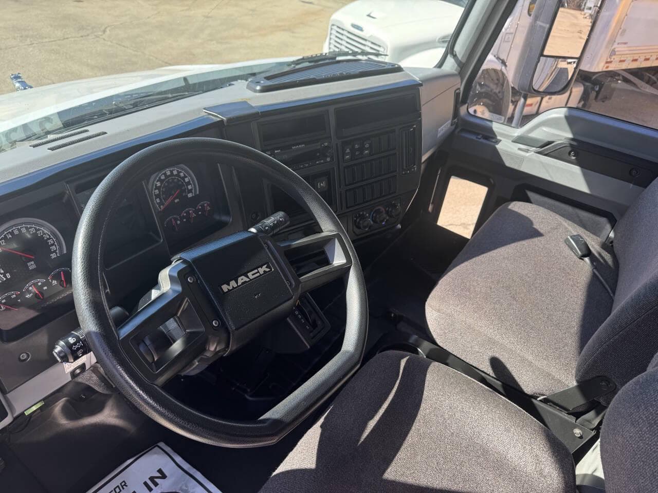 2022 Mack MD6 image 10