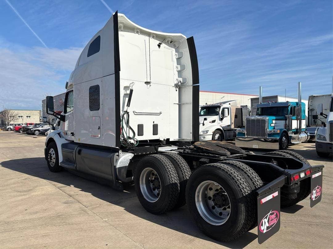 2021 Peterbilt 579 image 4