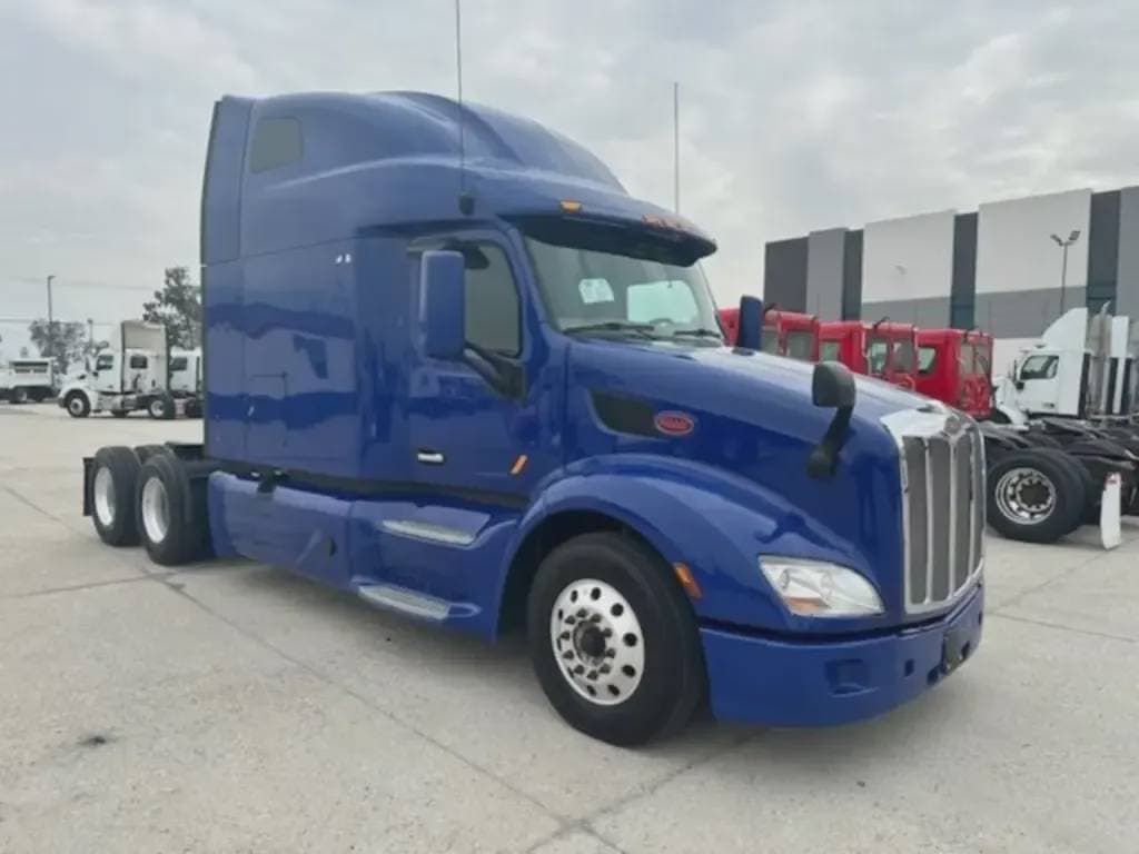 2022 Peterbilt 579 image 3