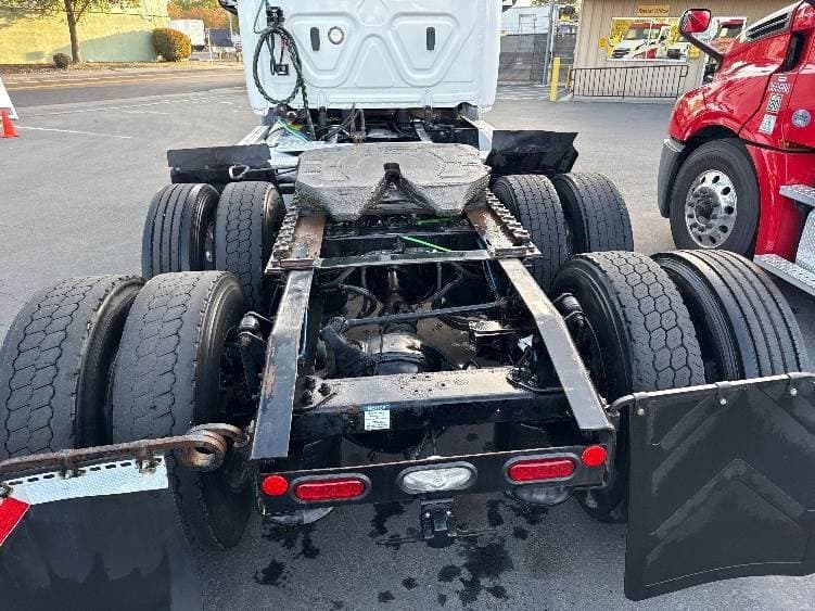 2021 Freightliner Cascadia image 11