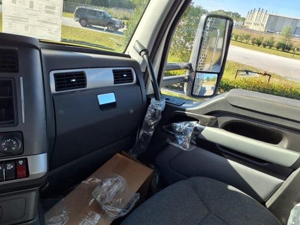 2025 Kenworth T880 image 16