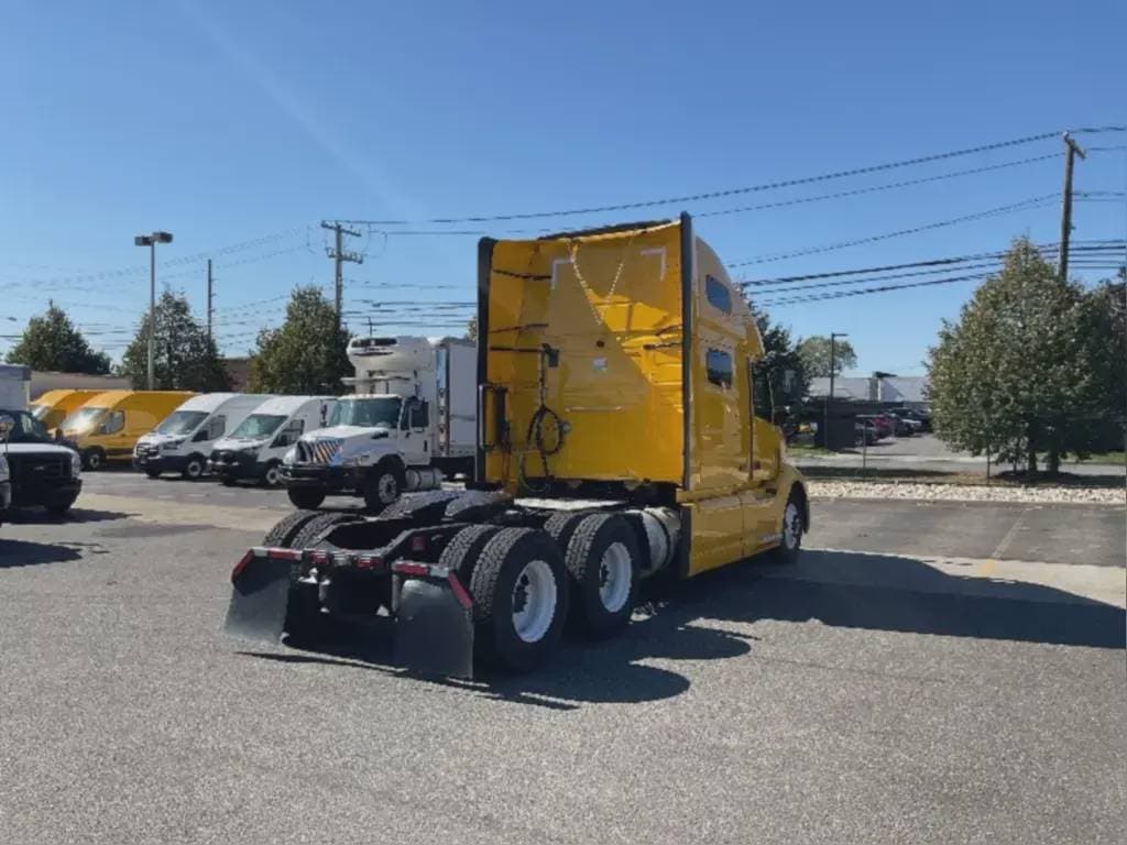 2022 Volvo VNL image 4