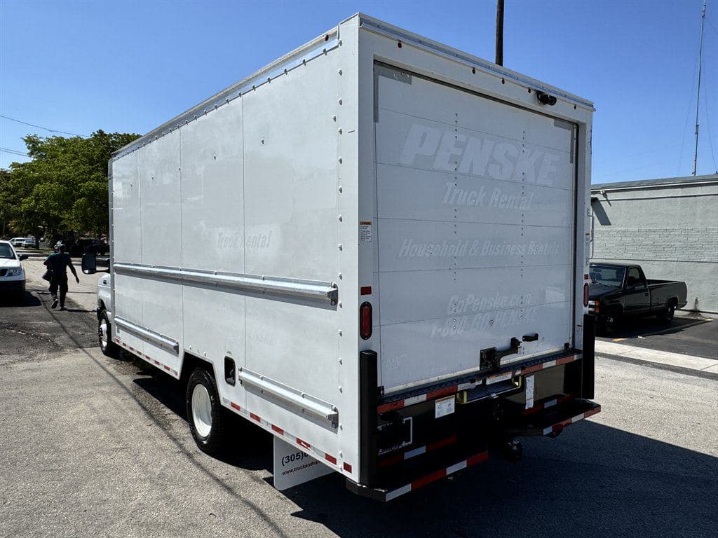 2022 Ford Commercial Vans image 10