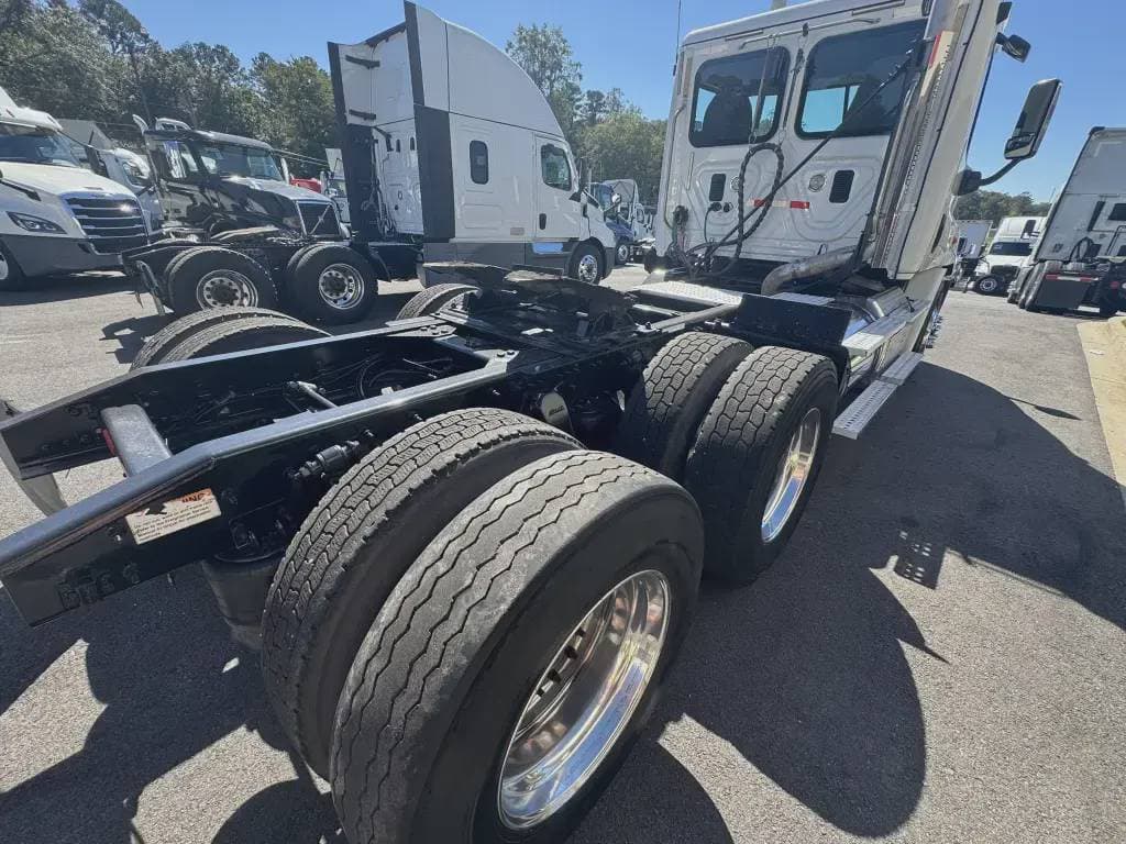 2017 Freightliner Cascadia 113 image 5