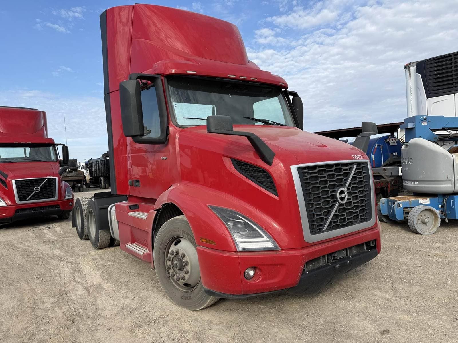 2022 Volvo VNR64T300 Day Cab Truck - D13 405HP, 12 Speed I Shift Amt image 1