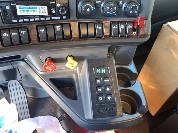 2026 Kenworth T880 image 16