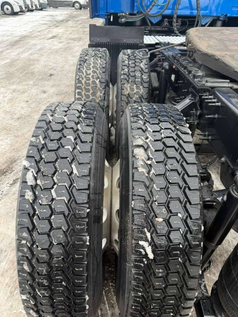 2022 Freightliner Cascadia image 8